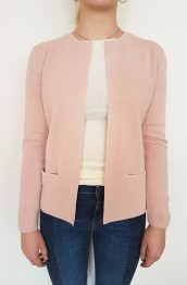 https://www.kysthuset.com/media/catalog/product/s/i/sibin-linnebjerg-cardigan---sense_-nude.jpg